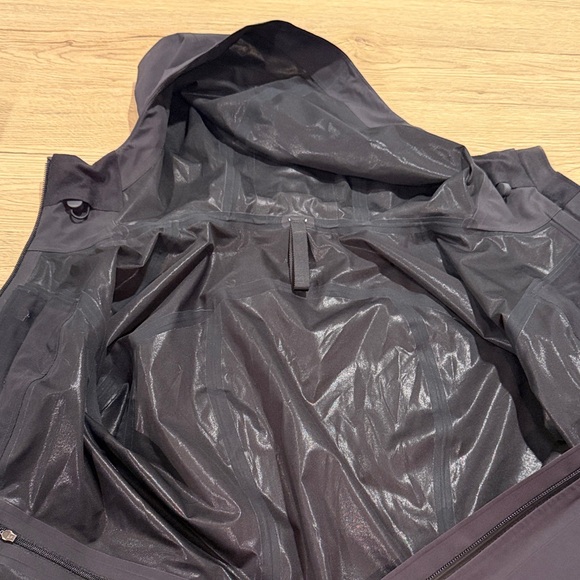 lululemon athletica Black Women's Ski Jacket - Picture 3 of 5